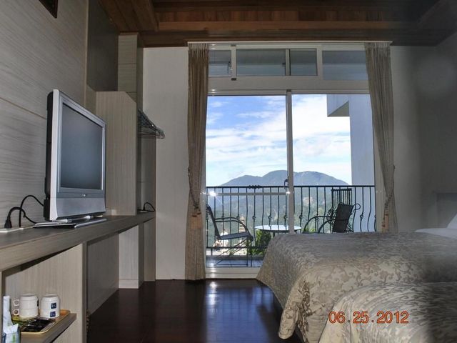 Star Villa-Family Room with Balcony-5