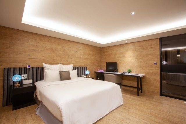 Lilaiinn-New! Deluxe Double Room-4