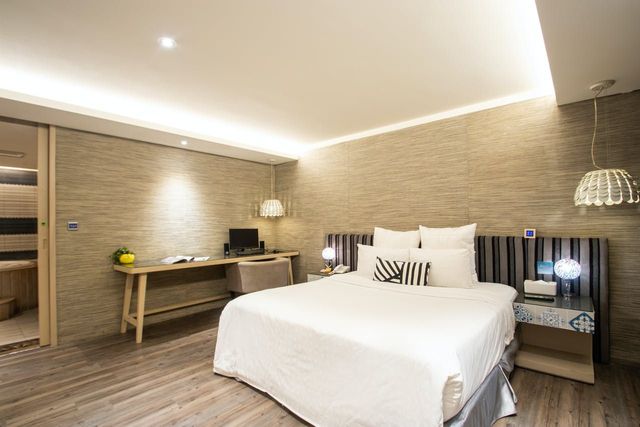 Lilaiinn-New! Deluxe Double Room-3