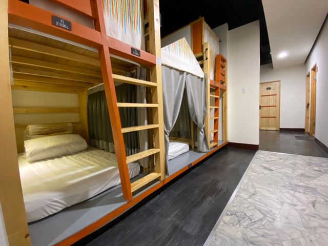 阿信輕旅 Hostel & Cafe｜緊鄰台南孔廟-女性宿舍房的 1 個上下鋪床位-2