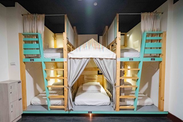 阿信輕旅 Hostel & Cafe｜緊鄰台南孔廟-混合宿舍房的 1 個上下鋪床位-前棟-1