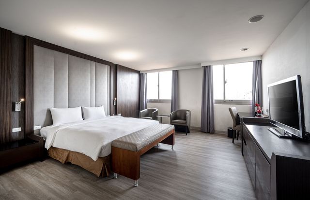 HOTEL BONZA-Deluxe Business Room(one double bed)-2