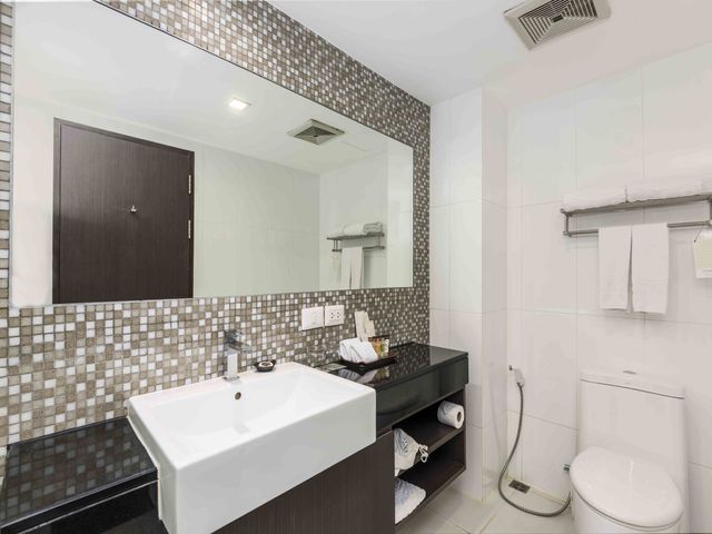 Superior Room 34sqm. near Asok BTS Skytrain