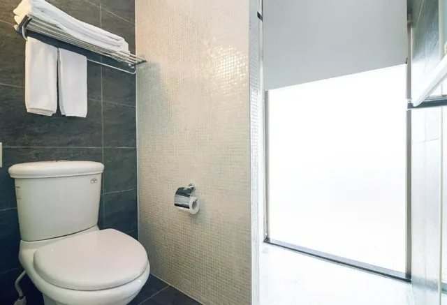CHECK inn Express New Taipei Tamsui-Economy Double Room (No Window)-6