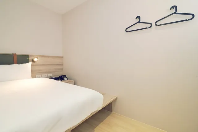 CHECK inn Express New Taipei Tamsui-Economy Double Room (No Window)-3