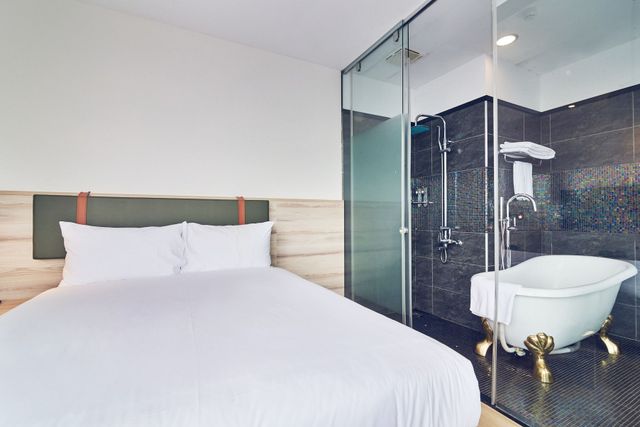 CHECK inn Express New Taipei Tamsui-Deluxe Double Room (River View)-2