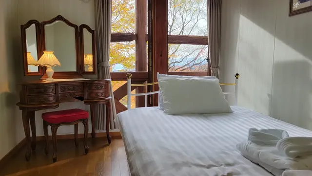 2F Bedroom1