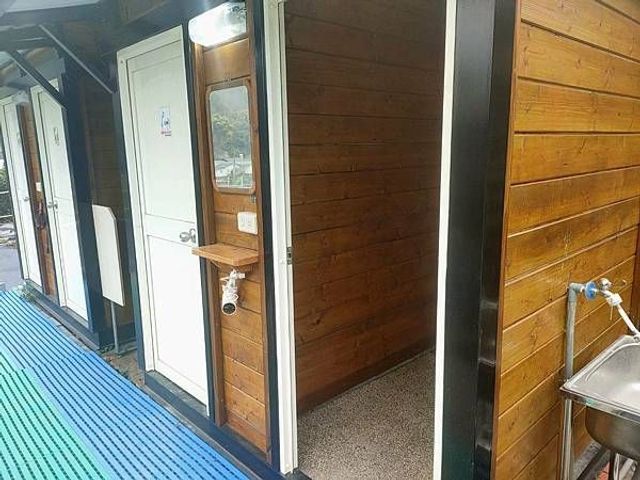 營區衛浴- 側面照