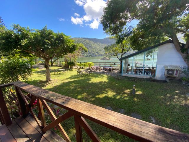 黑屋CAMP｜日式露營車、特色木屋、鯉魚潭湖畔-咖啡色木屋 ll 上下舖加人-6
