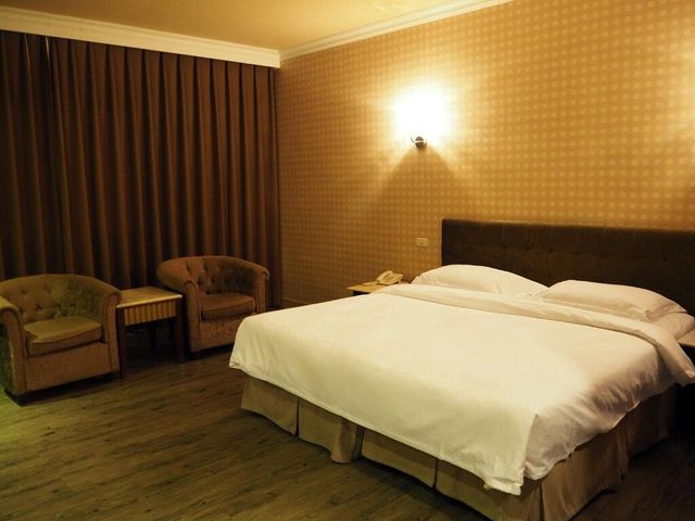 Riverside Love Pavilion Motel-Elegant Suite (One Double Bed)-4