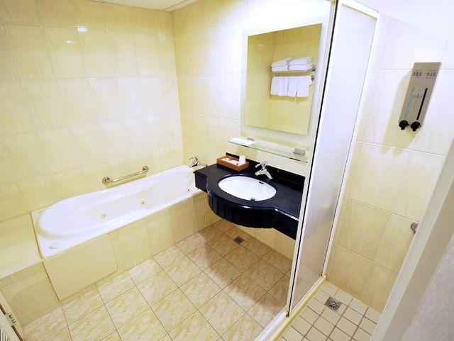 Riverside Love Pavilion Motel-Elegant Suite (One Double Bed)-6