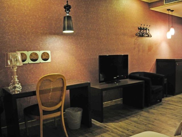 Riverside Love Pavilion Motel-Elegant Suite (One Double Bed)-3