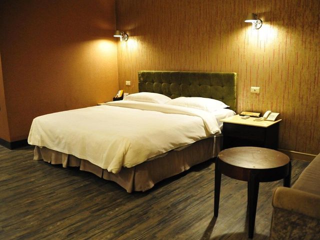 Riverside Love Pavilion Motel-Elegant Suite (One Double Bed)-2