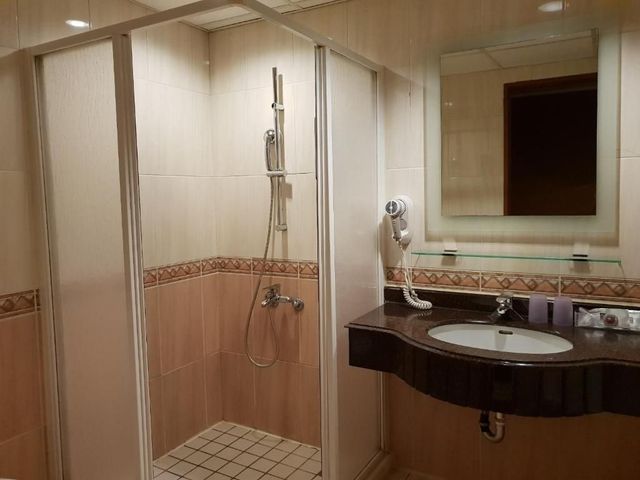 Riverside Love Pavilion Motel-Elegant Suite (Two Small Beds)-4