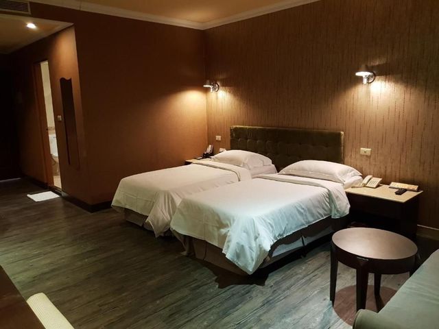 Riverside Love Pavilion Motel-Elegant Suite (Two Small Beds)-2