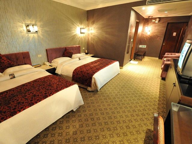 Riverside Love Pavilion Motel-Elegant Suite (Two Double Beds)-1