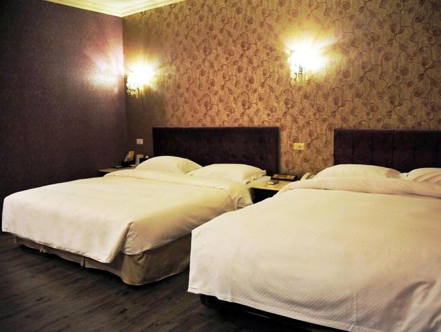 Riverside Love Pavilion Motel-Elegant Suite (Two Double Beds)-2