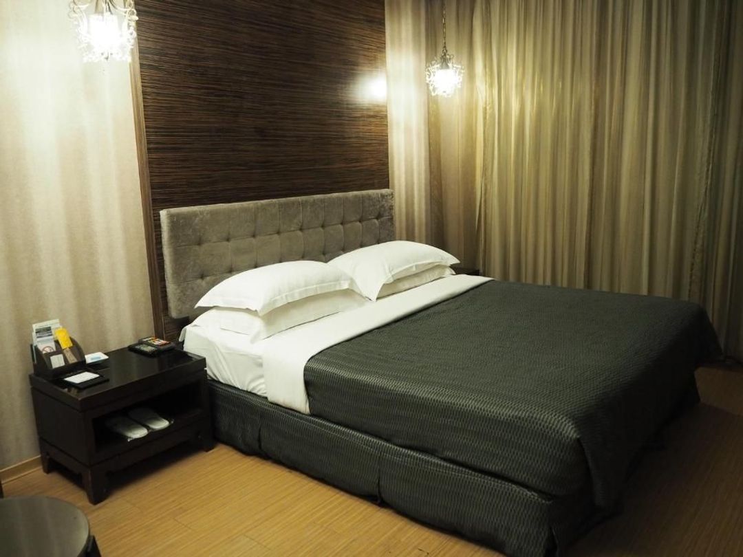 Riverside Love Pavilion Motel