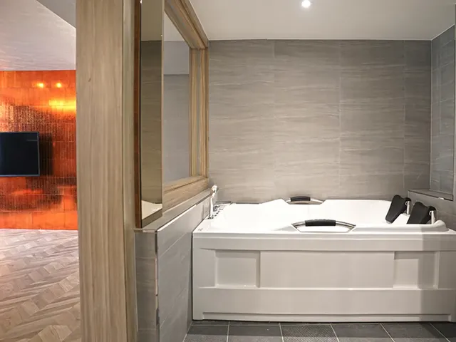 Riverside Love Pavilion Motel-Romantic Luxury VIP (One Double Bed)-4