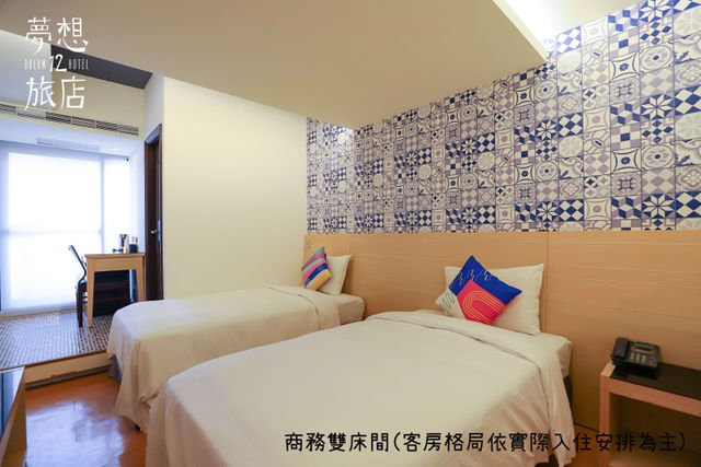Dream 12 Hotel-Standard Twin Room with Balcony-10