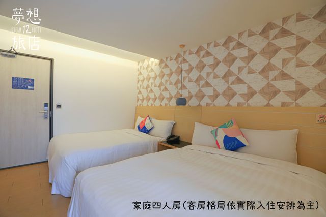 Dream 12 Hotel-Superior Quadruple Room with Balcony-2