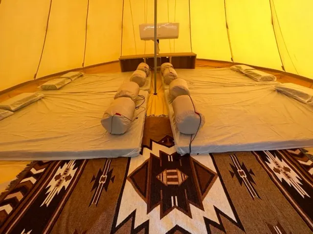 精靈帳八人內部
