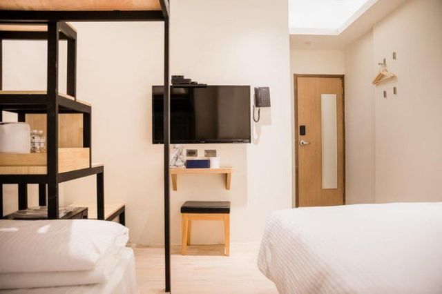 Traveller-Inn Day Moon Hotel-Mantra Quadruple Room-5