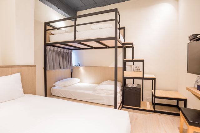 Traveller-Inn Day Moon Hotel-Mantra Quadruple Room-2