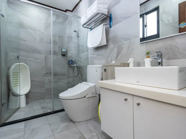 Juyue Tongxin Family Homestay-Dream Castle Slide Quadruple Room (Extra Bed Available)-8