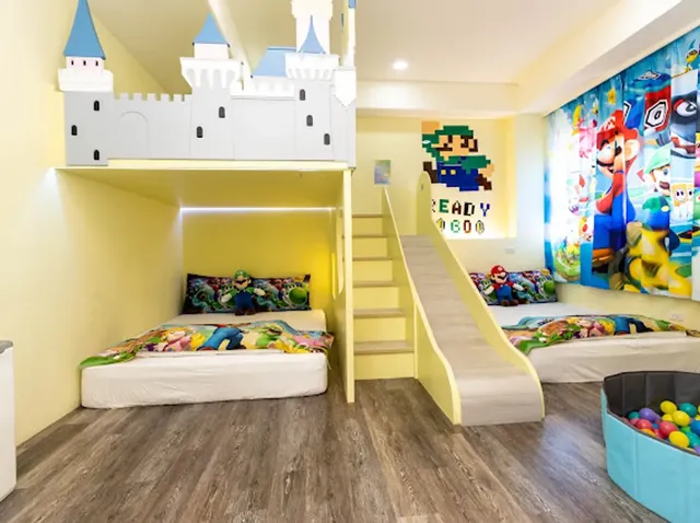 Juyue Tongxin Family Homestay-Dream Castle Slide Quadruple Room (Extra Bed Available)-7