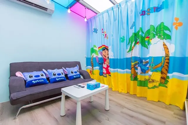Juyue Tongxin Family Homestay-Starry Sky Slide Six-person Room (Extra Bed Available)-7