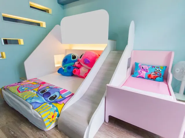 Juyue Tongxin Family Homestay-Starry Sky Slide Six-person Room (Extra Bed Available)-2