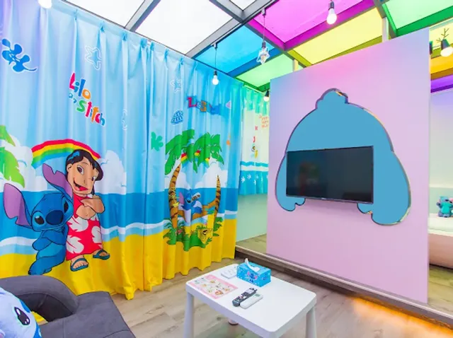 Juyue Tongxin Family Homestay-Starry Sky Slide Six-person Room (Extra Bed Available)-3