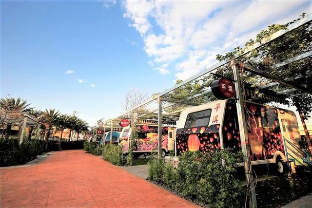 歐鄉莊園｜市區豪華露營車！一房一廳一庭園、步行即達夜市-【露營車】鄉村車廂房 ll 最多2大2小入住-10