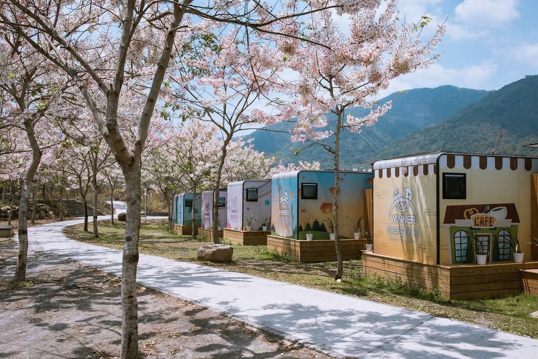 远山望月温泉露营区｜9/6前入住送$1199晚餐、美人汤屋、露营车