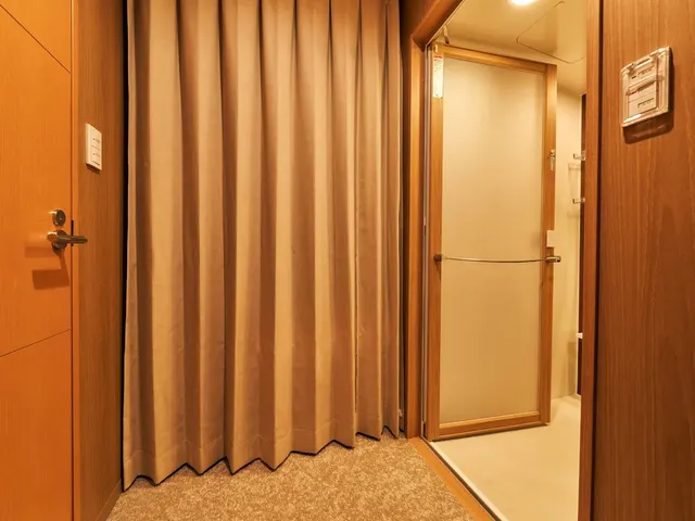 【バス・トイレ別ツインルーム】浴室利用時はカーテンをご利用ください