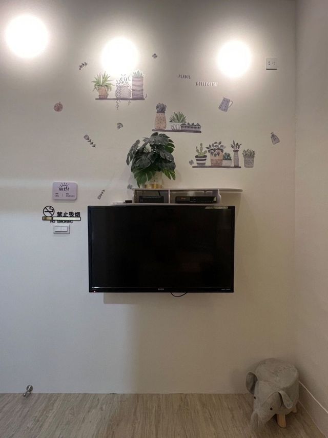 愛樂-黑貓館｜緊鄰大東夜市-301綠色空間雙人套房(可加床)(自助入住，請一定要加賴以取得入住步驟）-5